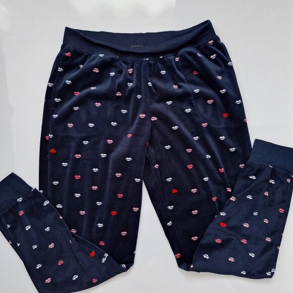 Kate Spade Lips Fleece Pajamas - Picture 4 of 10